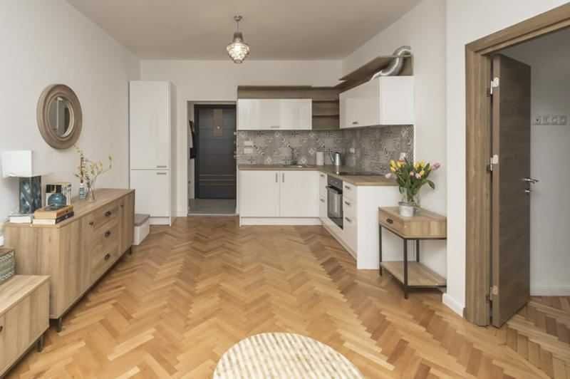 Дава се под наем Тристаен апартамент в София, Красно село - 80 кв.м за 494.7 € - Снимка #2