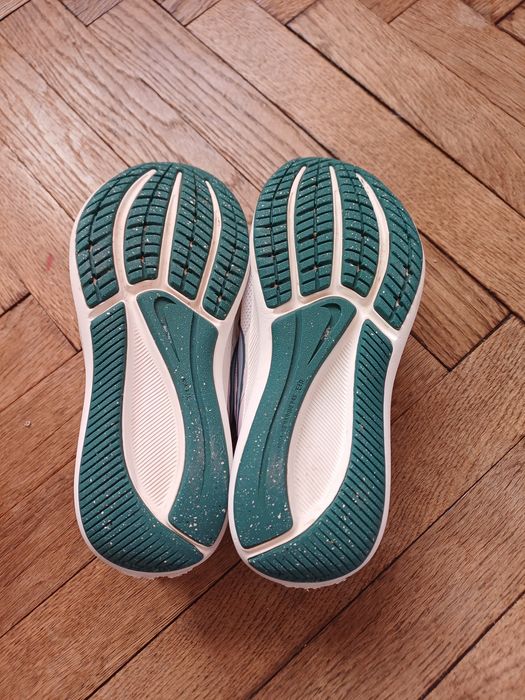 Детски бели маратонки Nike, 28 номер