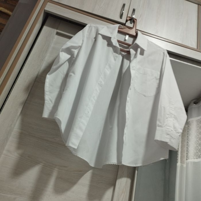 Почти новая белоснежная рубашка