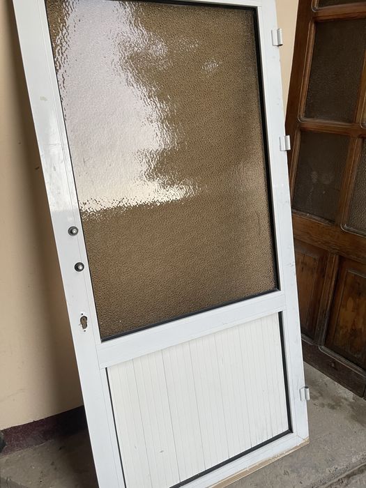 Акфа эшик ойнаси билан сотилади