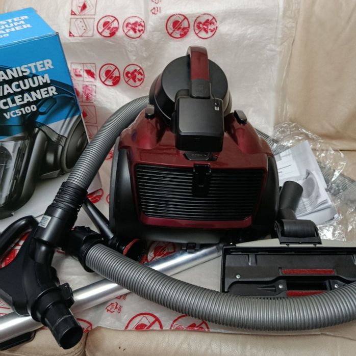 Пылесос Samsung 2100W.Мощный.Контейнер пылесборник.Состояние отличный.