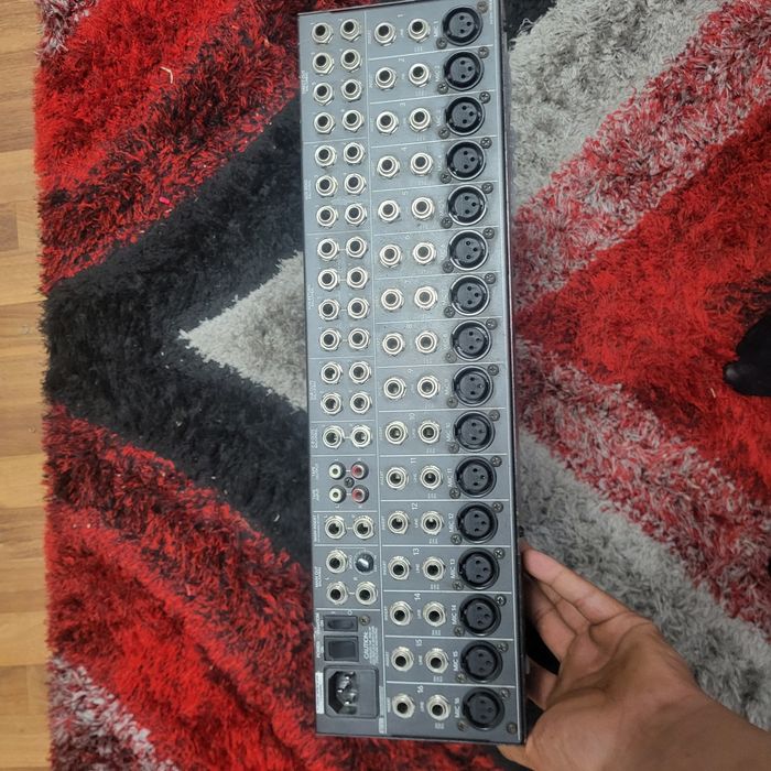 Se vinde mixer +amplificator de putere