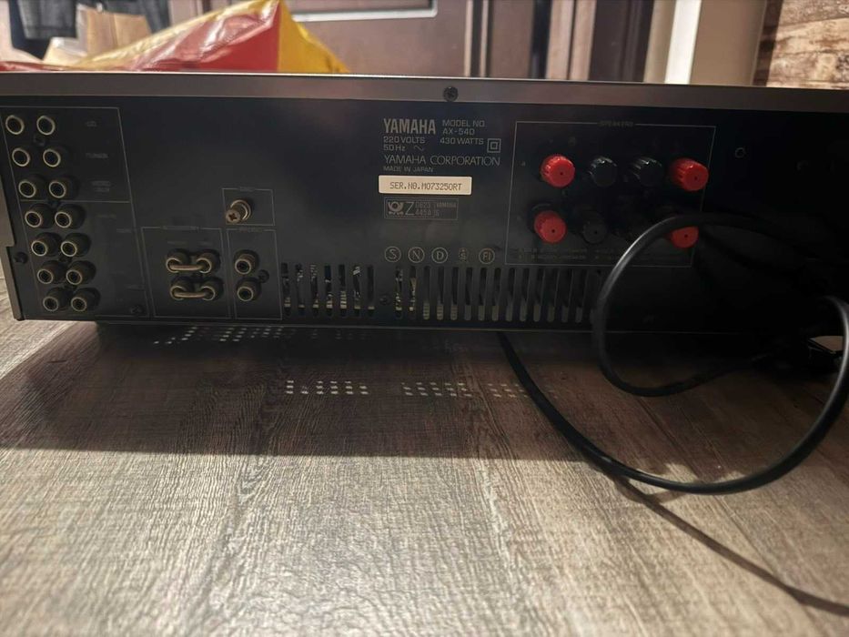 Yamaha усилвател с леки забележки