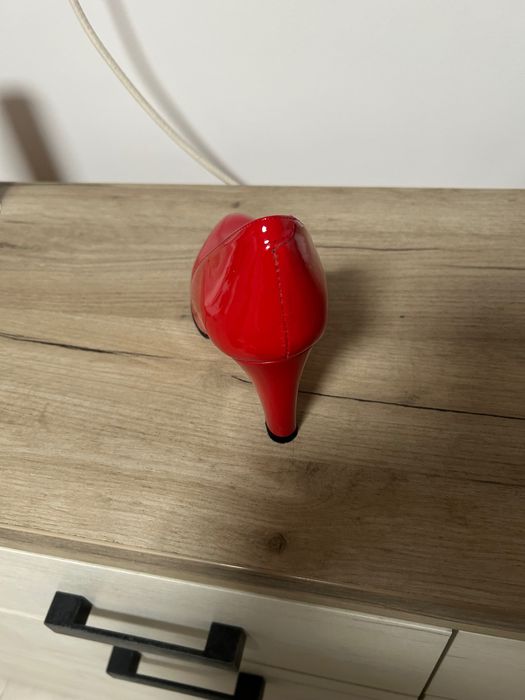 Pantofi roșii pentru Crăciun