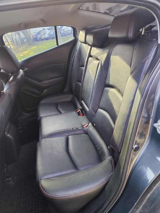 Продавам МАЗДА 3 2.5 Скайактив