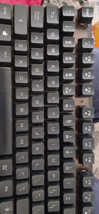 Tastatura mecanica gaming cu fir rgb - trust  gxt