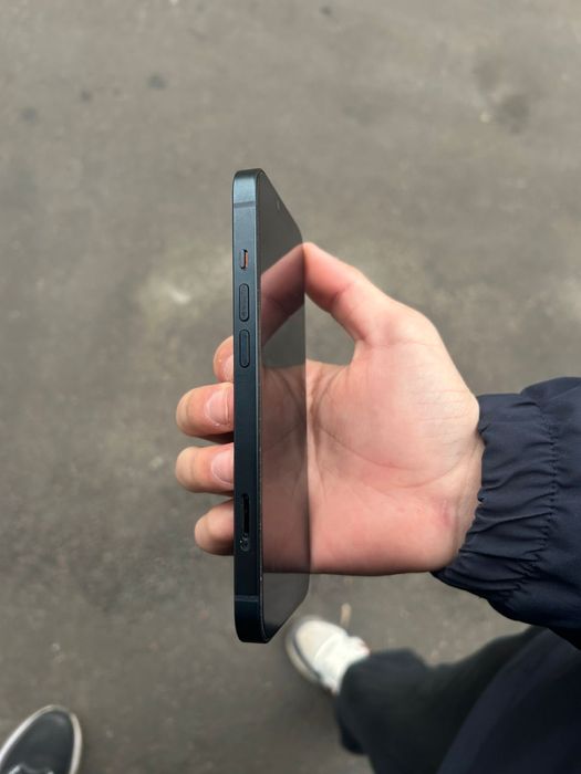 продам 13 айфон.