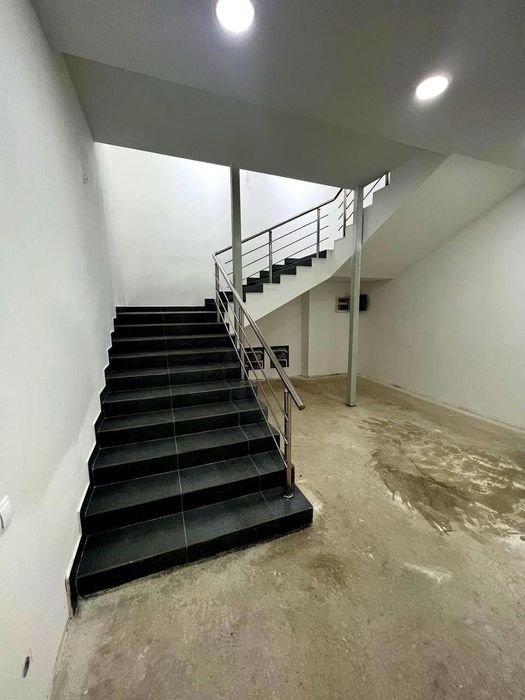 Сдаётся в аренду магазин 335 м² с подвалом на улице Паркент (AX)