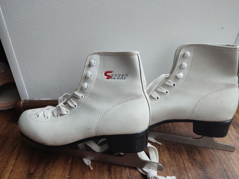 Продам коньки !!!