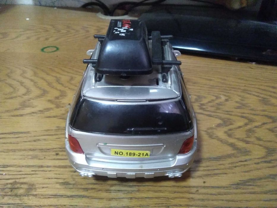 Продаётся игрушечная машина