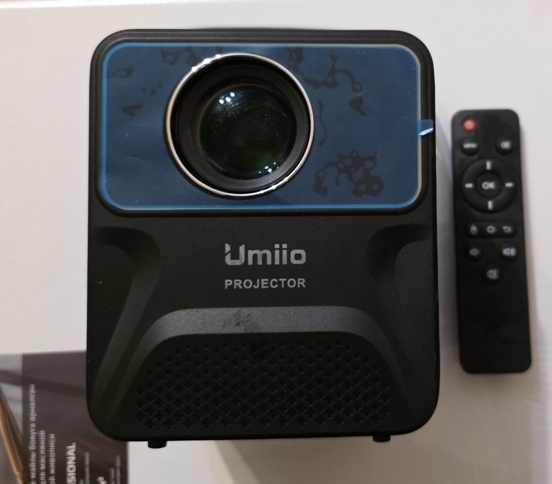 Проектор Umiio  .