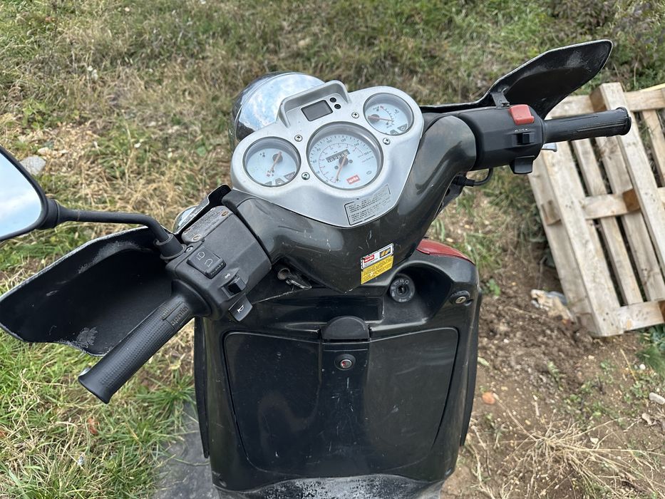 Vand Scuter Aprilia Scarabeo!