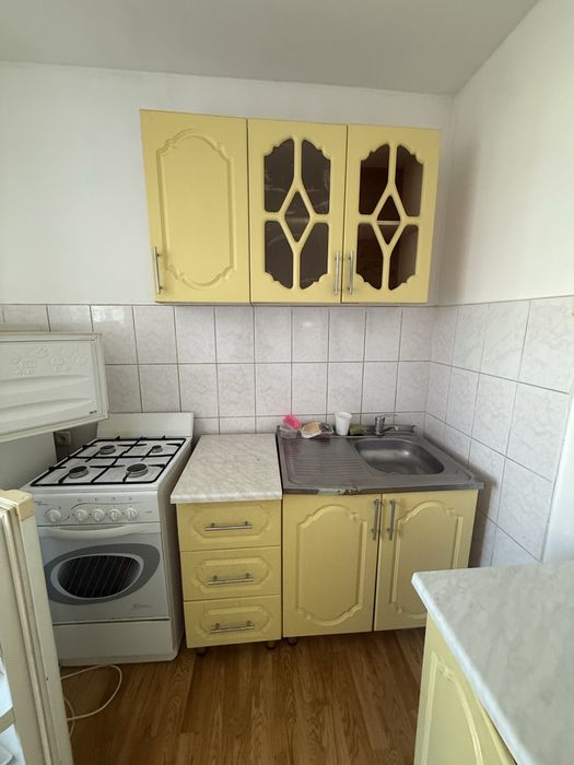 Продается кух.гарнитур 15 000, диван 10 000, спальн.гарнитур 20 000