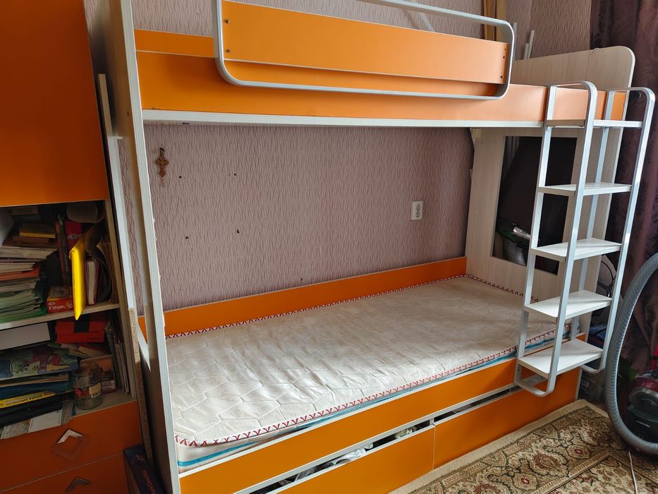 Продам спальный гарнитур