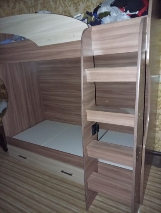 Двухъярусная кровать