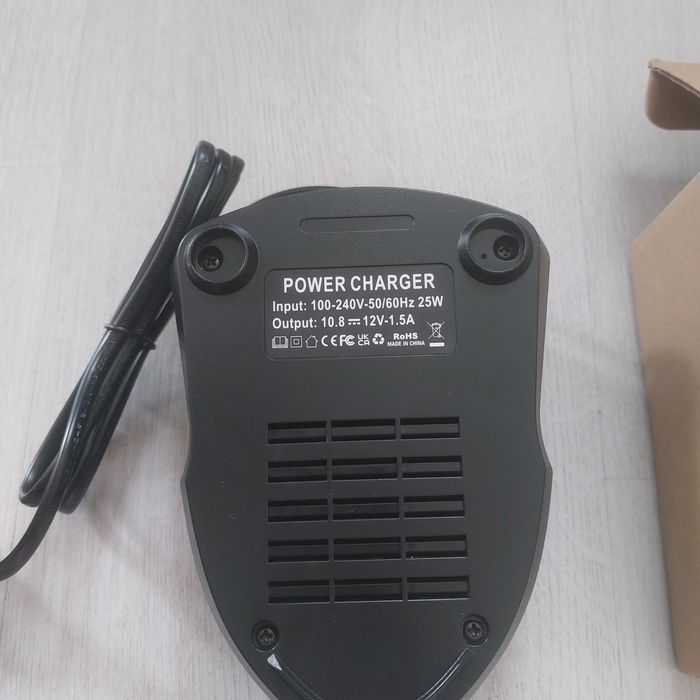 Професионално Зарядно Bosch AL 1115 CV за 10.8V - 12V Li-Ion Батерии