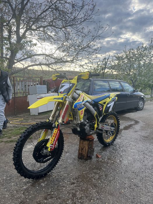 Suzuki rmz 250.