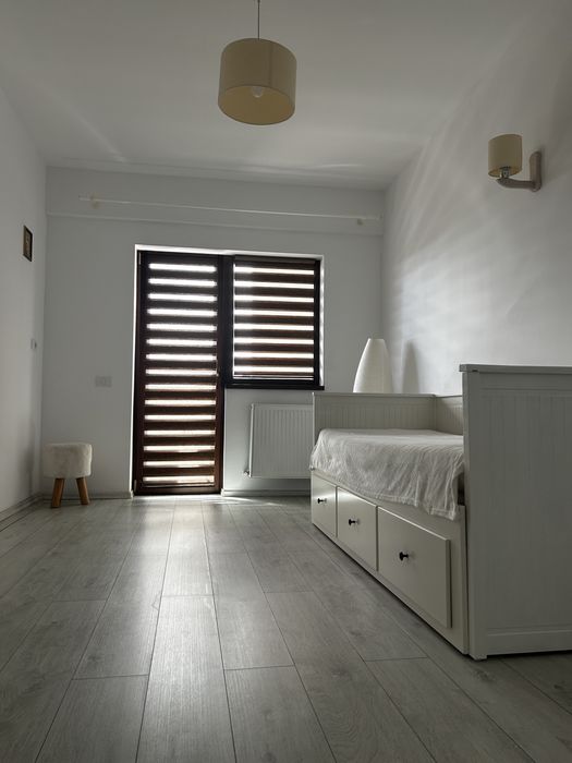 Inchiriez apartament 3 camere bloc nou lenin sud