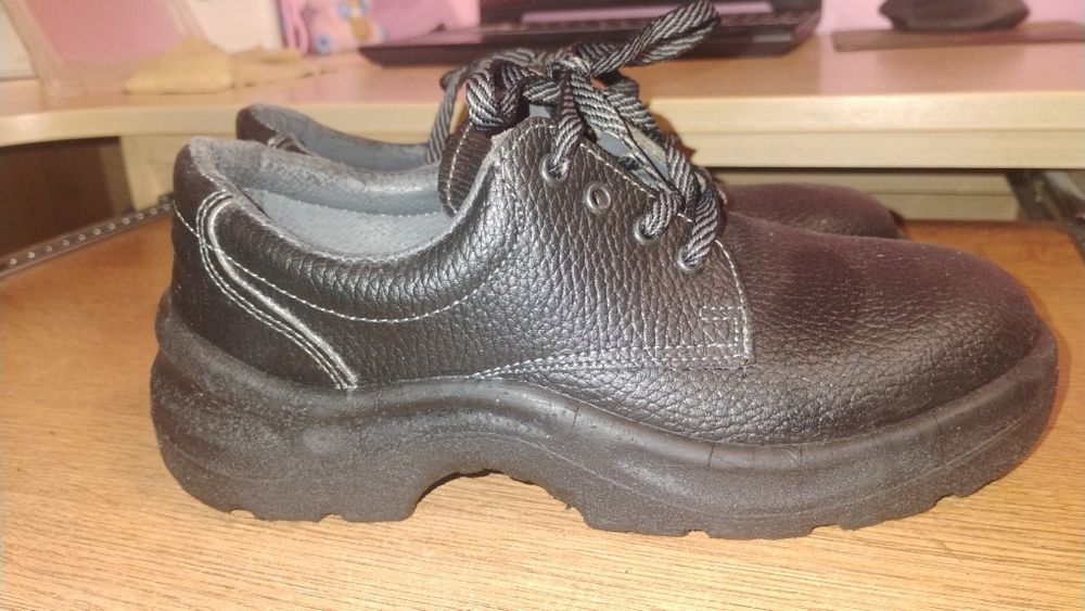 adidași Astra din piele marimea 38