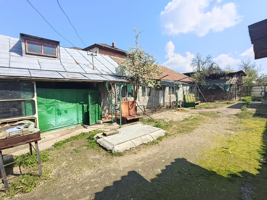 Casă de vânzare in Rosiori de Vede Teleorman  (doua case/curte de 1500mp)