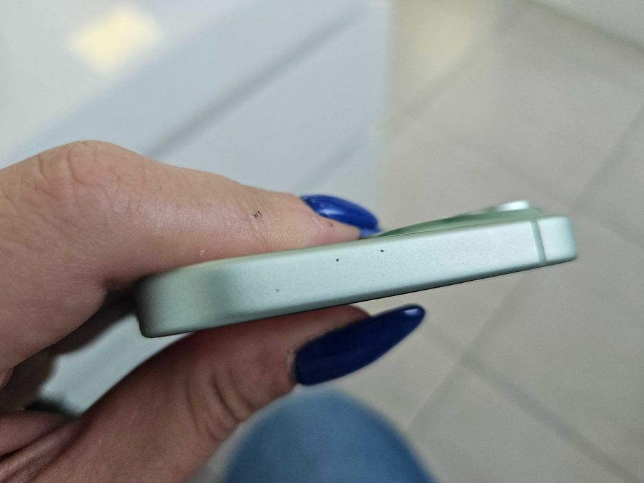 Телефон IPhone 15