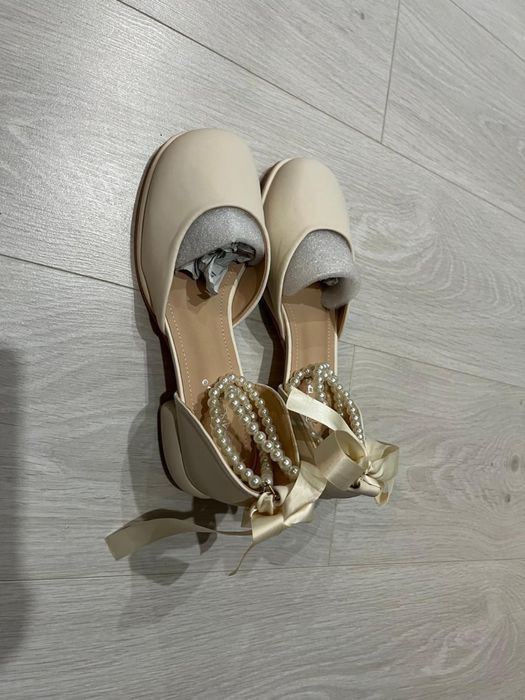 Женские молочные туфли