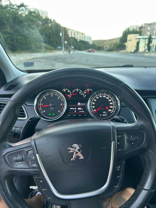 Автомобил Peugeot 508