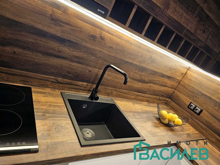 Дава се под наем Двустаен апартамент в София, Център - 60 кв.м за 860 € - Снимка #2