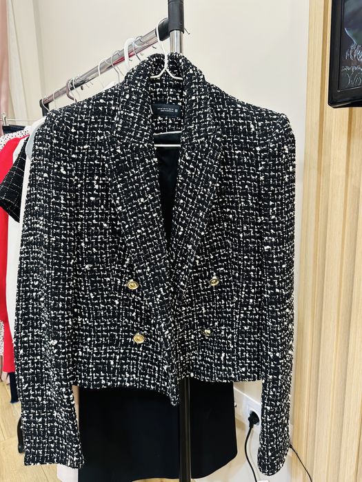 Сако със златни копчета zara