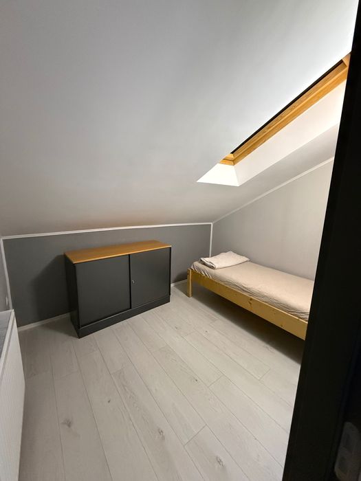 Inchiriez apartament cu 2 camere, la mansarda, pet friendly