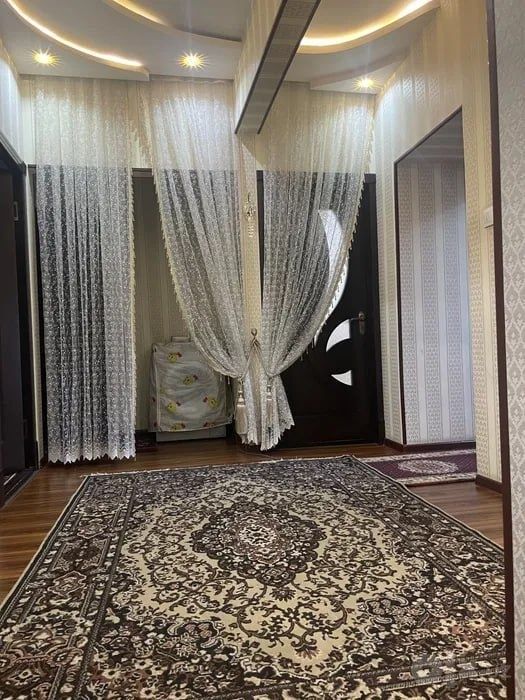 Янгихаёт Тумани Спутник 16да 4 Хона 5 Хона килинган  Квартира Сотилади