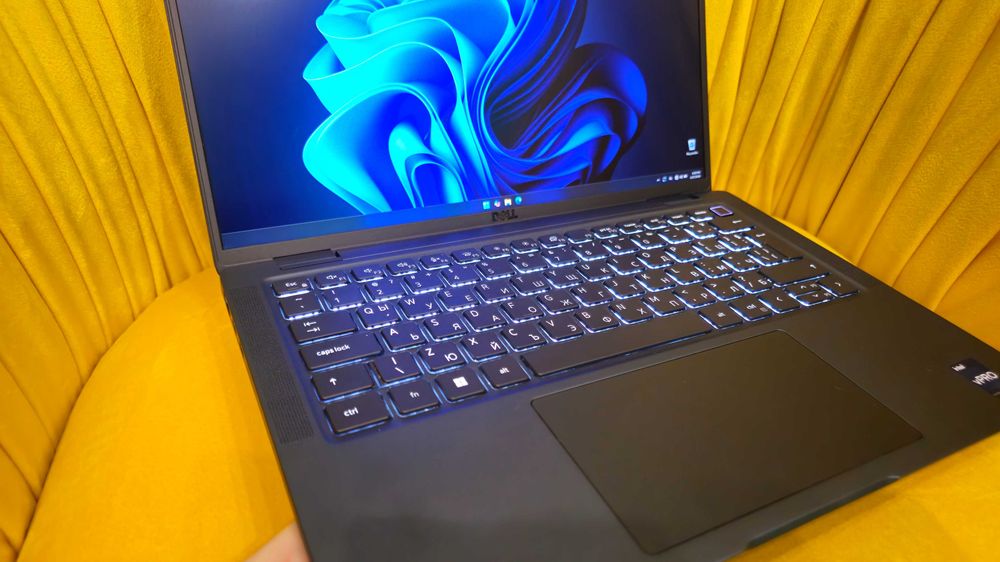 Продавам лаптоп DELL 14" Latitude 7440, i7, 16GB DDR5, 512GB NVMe