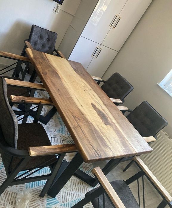 Трапезна маса от масив орех