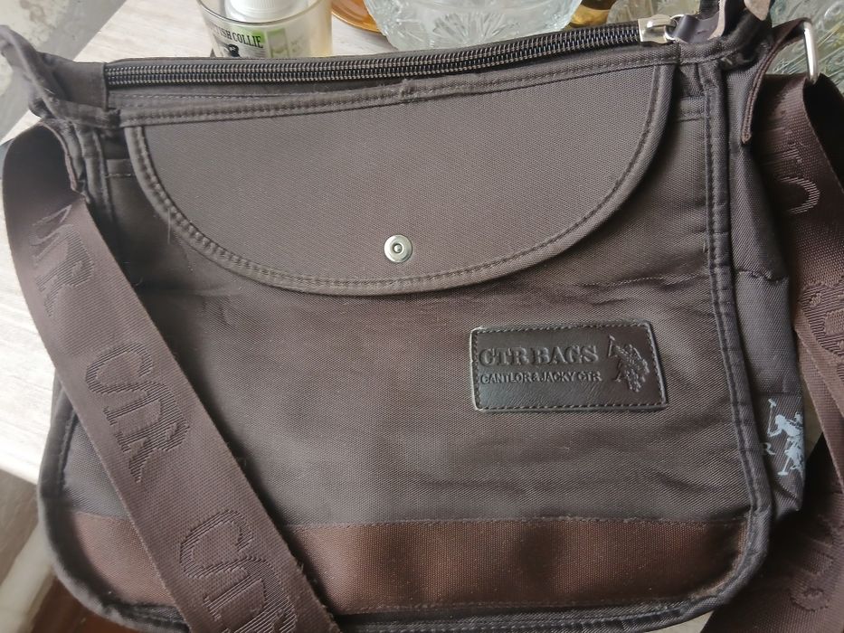 Продам сумку наплечную