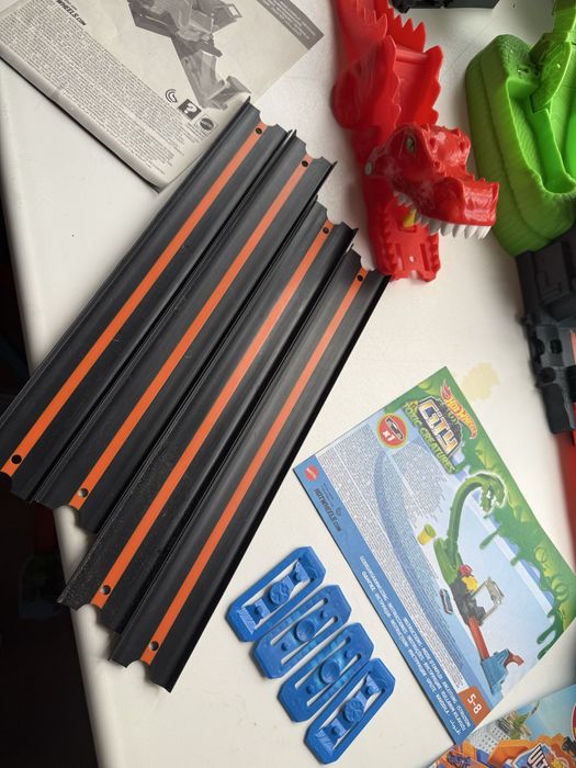 Треки hot wheels +доп детали, б/у