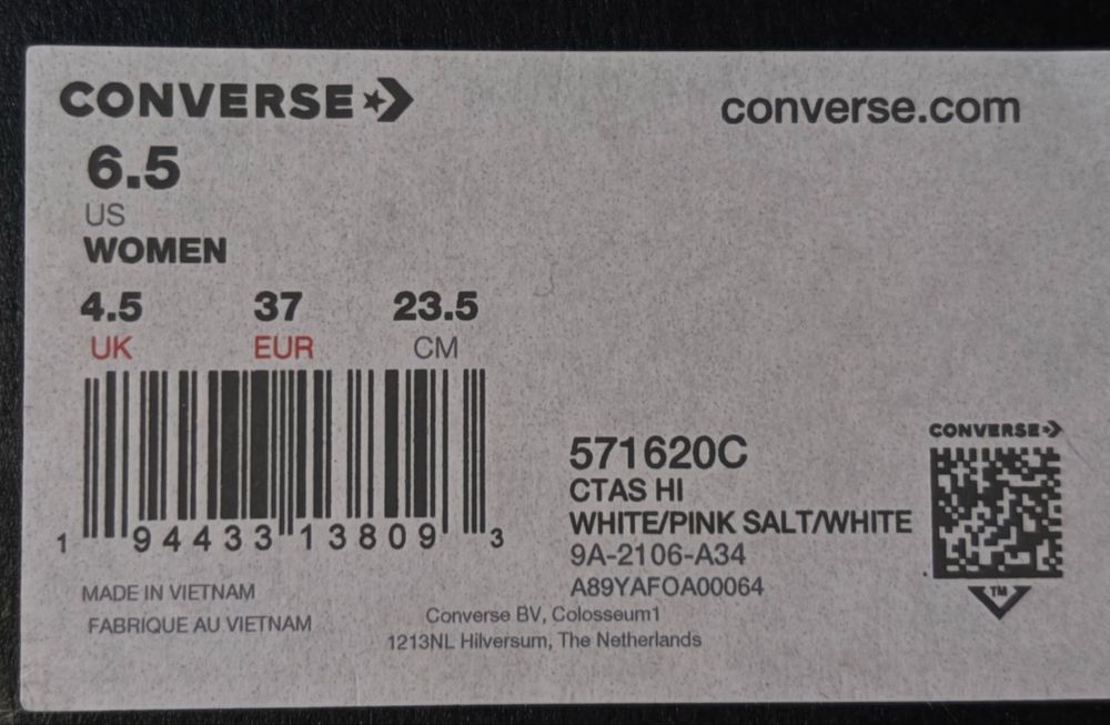 Продавам кожени кецове Converse