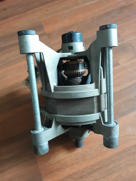 Vând motor cu 800 de turații pe minut