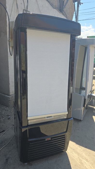 Витринные холодильники б/у