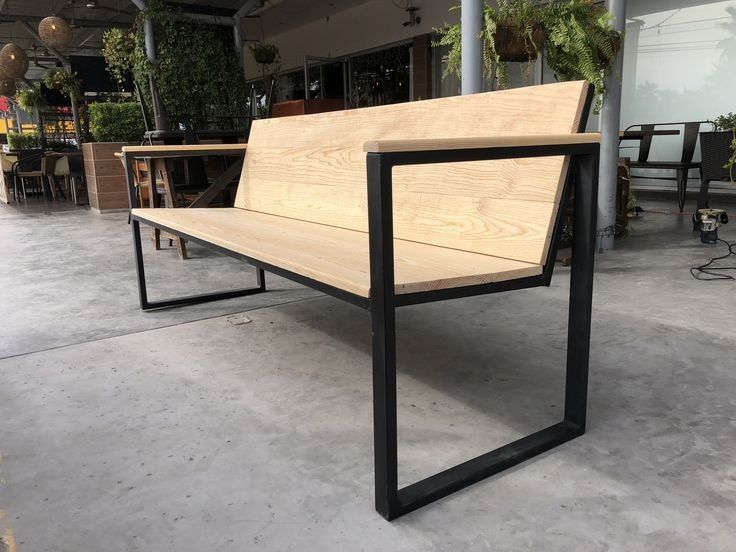 Градински мебели от дървен масив и желязо (маси, пейки, кресла)