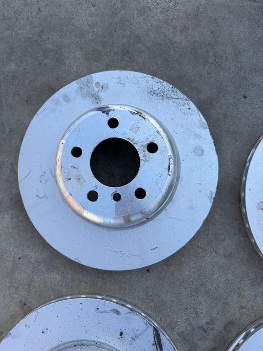 Чисто нови дискове BMW