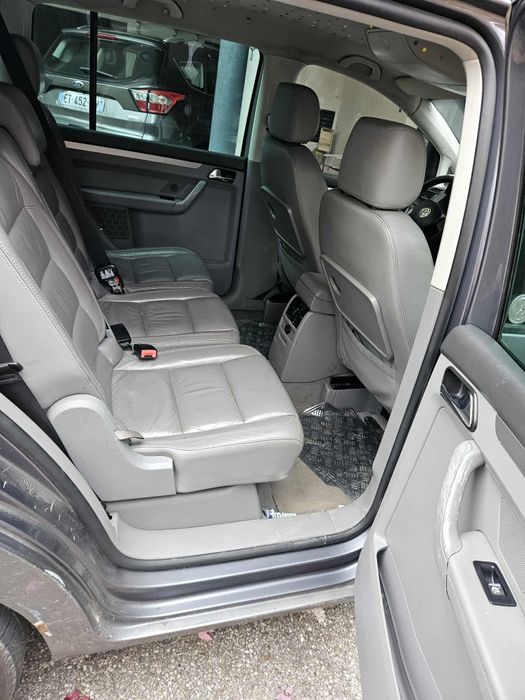 Volkswagen Touran 2.0 TDI – 2007 – 5 Locuri – 1.500

Vând