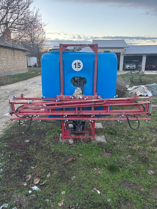 Навесна пръскачка 800 литра