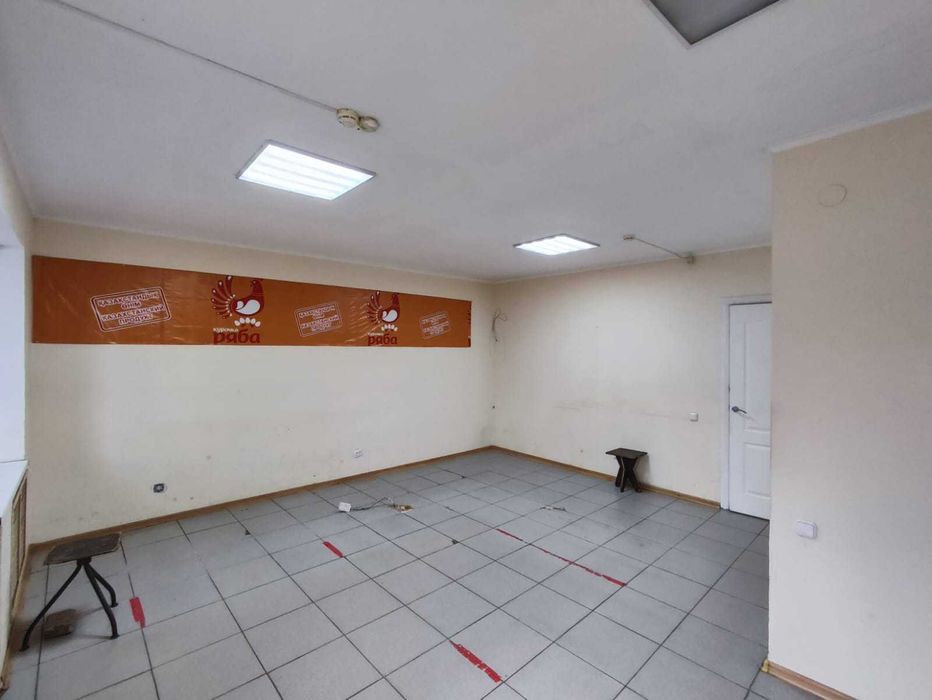 Напротив ТД Бакалея, 42 кв.м.