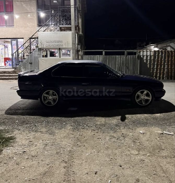 Продам бмв 525.