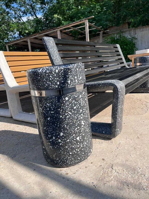 Урна из композитного мрамора — прочность камня, удобство эксплуатации.