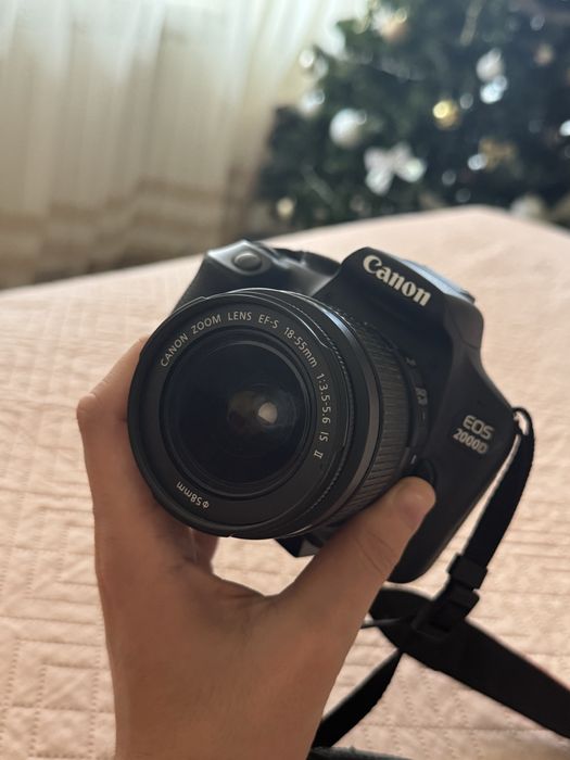 Canon EOS 2000D + obiectiv 18–55 IS + accesorii