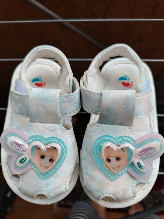 Продаю обувь для девочки