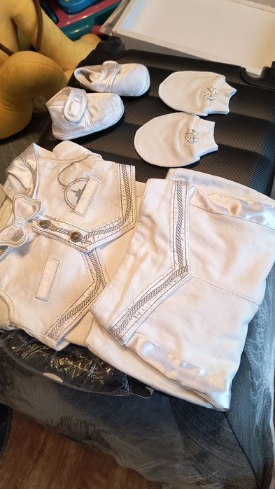 De vânzare  diferite costumase baieti