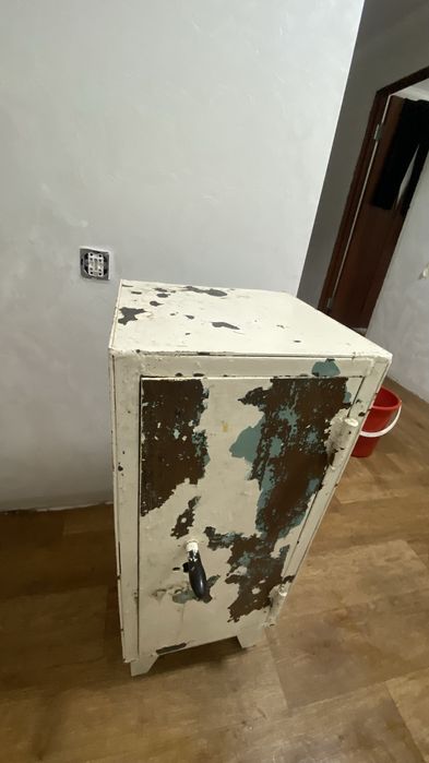 продается металлический сейф б/у