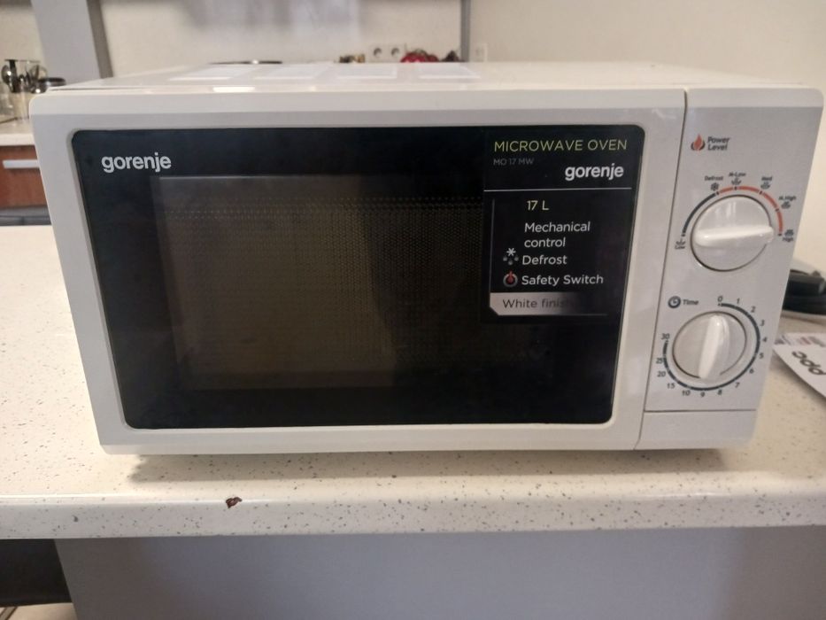 Microunde 17L.  Doar Arad